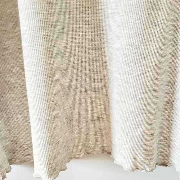 Knit and Cast Gray V Neck Lightweight Top Size Large NWT - Picture 4 of 5